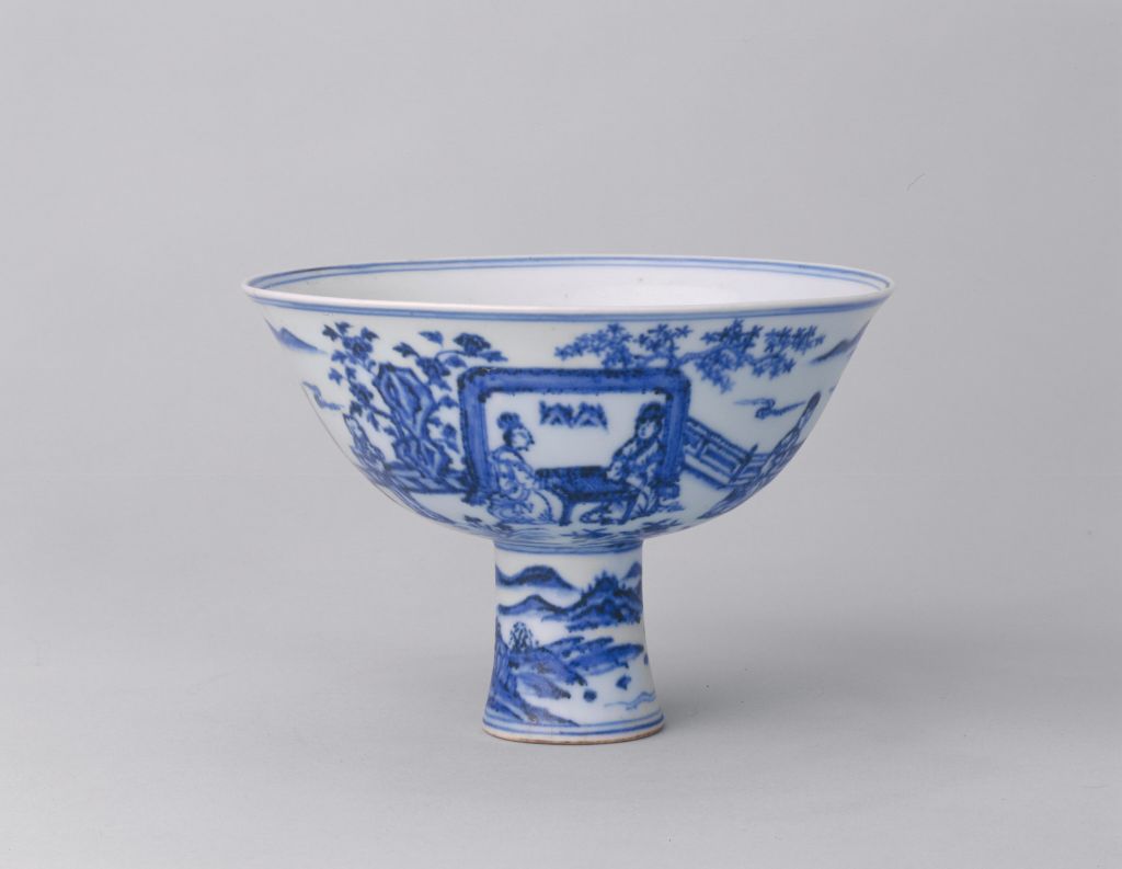 图片[2]-Blue and white courtyard lady picture high foot bowl-China Archive